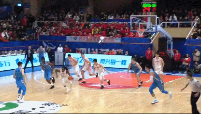 方硕违体犯规.gif