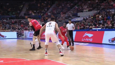 易建联大帽拜克斯.gif