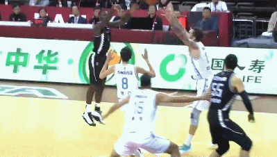 吉布森推与芬森相撞.gif