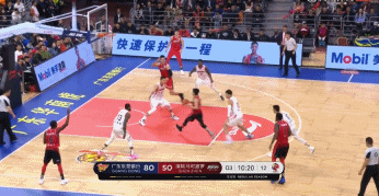 马尚反击助飞威姆斯空接暴扣.gif