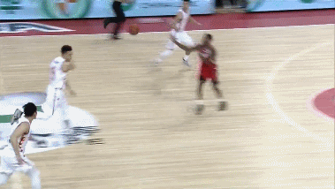 亚当斯抢断.gif