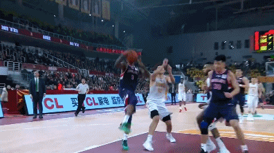 亨特单手暴扣.gif