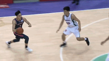 杜润旺上篮被陶汉林钉板大帽.gif