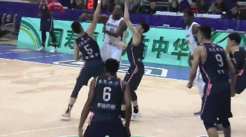 王汝恒连续3分打停广东.gif