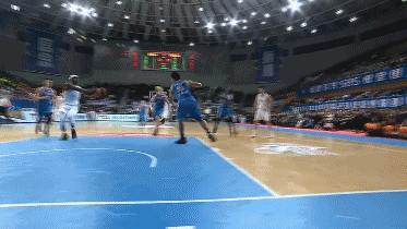 坎宁单臂暴扣.gif