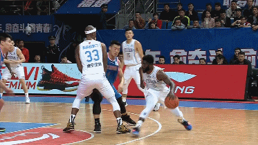 王哲林3分命中.gif