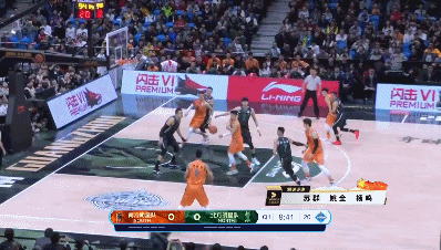 易建联3分首开纪录.gif