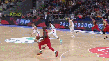 琼斯超远压哨3分.gif