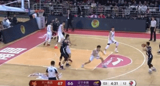 赵继伟连续虚晃打成2+1！.gif