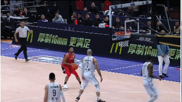 弗里曼首个三分.gif