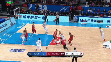 丘天单手暴扣.gif