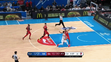 沈梓捷帽掉林书豪上篮.gif