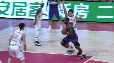赖俊豪送上钉板大帽.gif