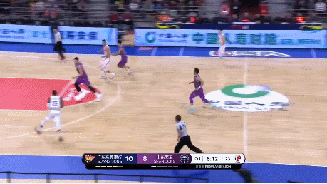 易建联空接暴扣.gif