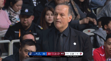 上海男篮新主教练.gif