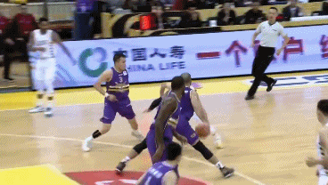 孙铭徽上篮2+1.gif