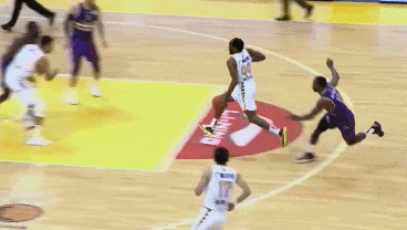 威尔斯反击超级拉杆打进.gif
