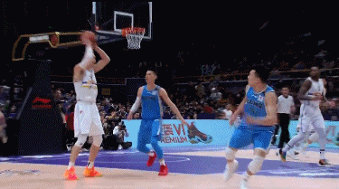 孙悦违体犯规6犯毕业.gif