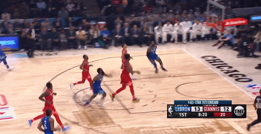 哈根给詹姆斯空中接力.gif
