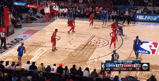 戴维斯反篮打进.gif