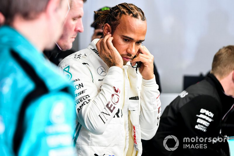 Lewis Hamilton, Mercedes-AMG Petronas F1 in the garage