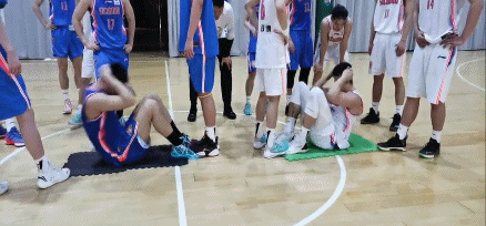 佐镇年  袁振梁PK仰卧起坐.gif