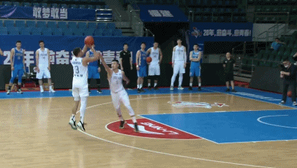 卡米然3分命中 11.gif