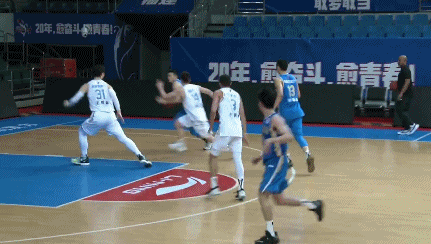 陈林坚挑篮命中.gif