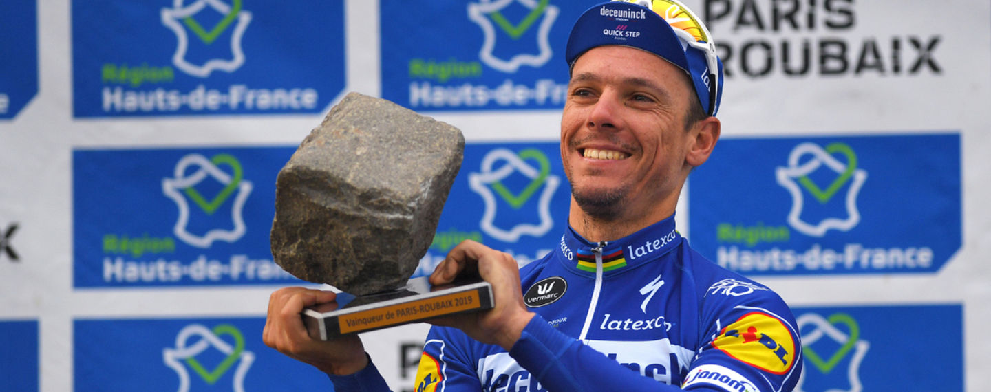 philippe-gilbert-paris-roubaix-trophy_1555268522.jpg