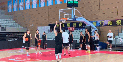 吴前队赢得比赛(1).gif