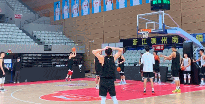 程帅澎定点投篮.gif
