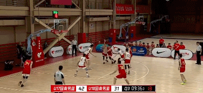 张知垚空切上反篮打进.gif