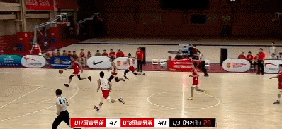 张知垚反击双手暴扣.gif