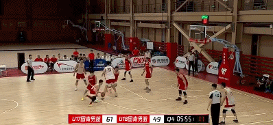 回头望月打停对手.gif