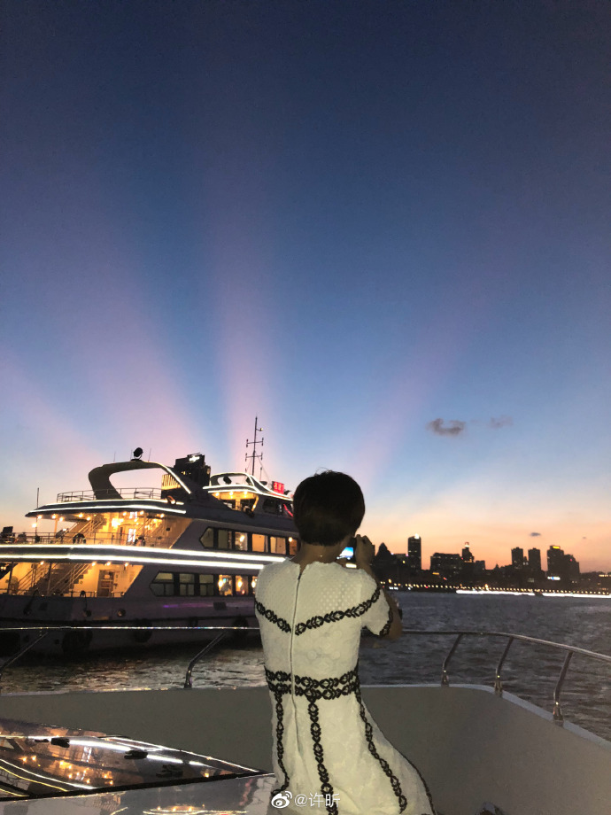 许昕2.jpg