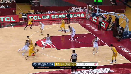孙铭徽突破上篮.gif