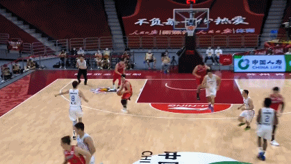 白昊天反击上篮.gif