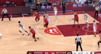 布莱克尼单臂战斧劈扣.gif