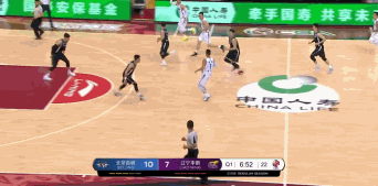 林书豪-朱彦西-加尼尤快攻连线.gif