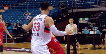 张永鹏手指脱臼.gif
