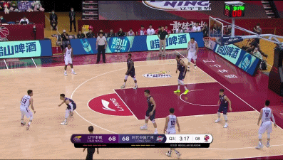 韩德君垫步单手劈扣.gif