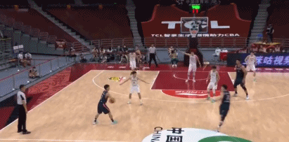 易建联空接暴扣.gif