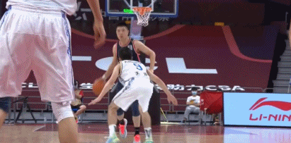 曾繁日双手重扣.gif