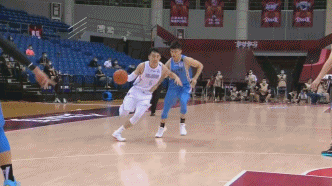 周琦吃饼2+1.gif