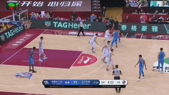 常林挡拆顺下爆裂战斧.gif