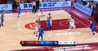 何重达压哨得分.gif