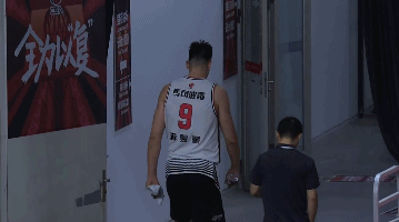 李慕豪被罚下场.gif