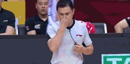 郭艾伦.gif