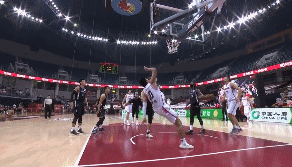 赵睿头部撞地.gif