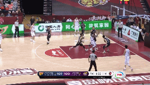 威姆斯双手暴扣.gif